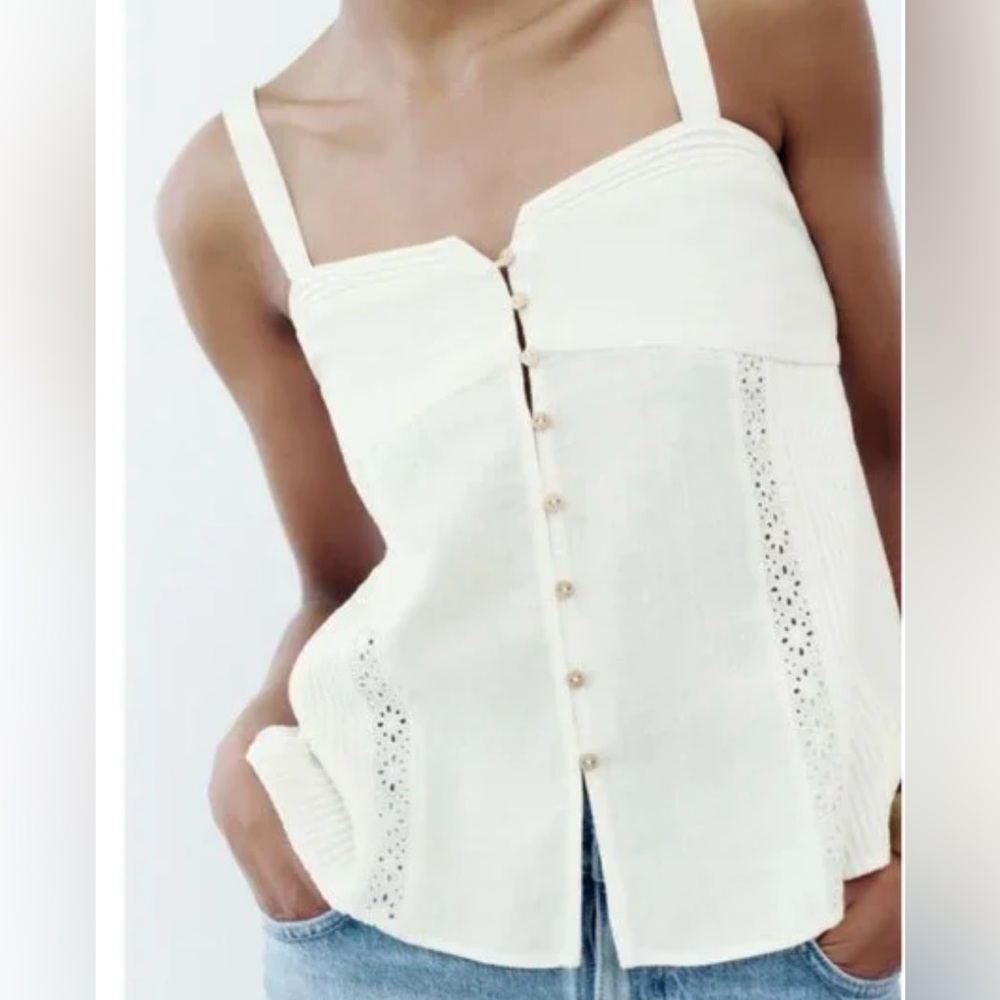 zara pintuck strappy top
Size small
White / oyster